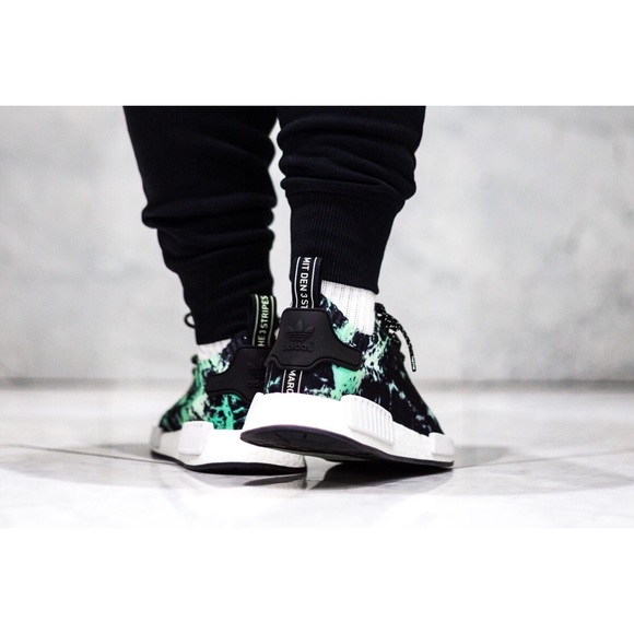 Adidas NMD R1 Primeknit - Picture 3 of 16